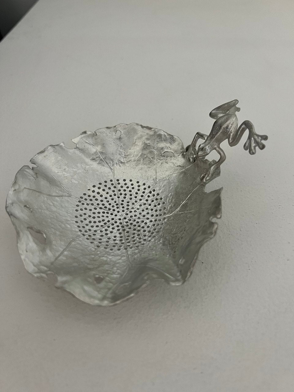 Tin sieve
