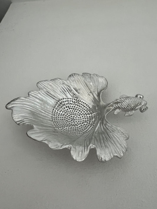 Tin sieve