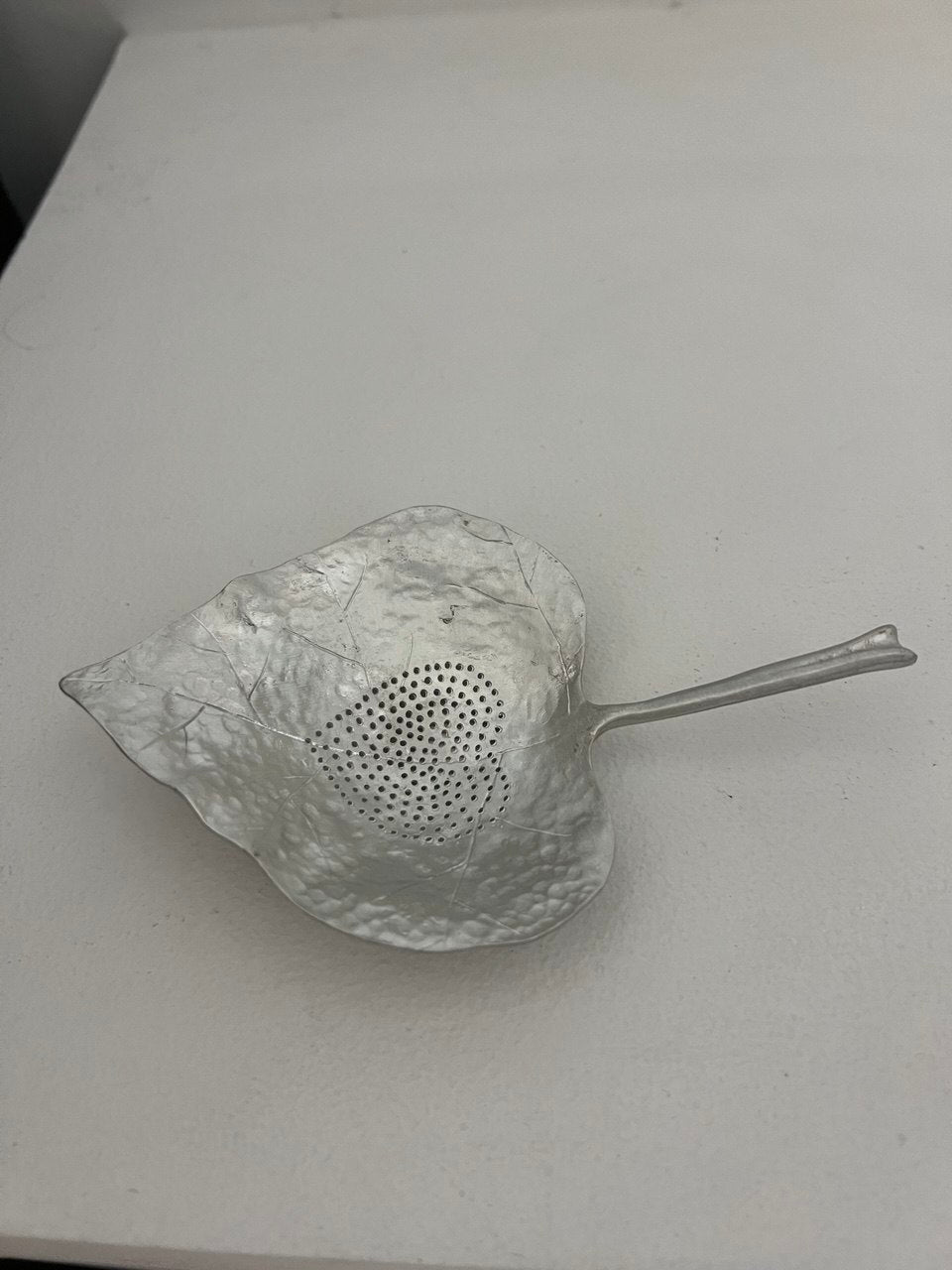 Tin sieve