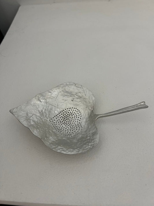 Tin sieve