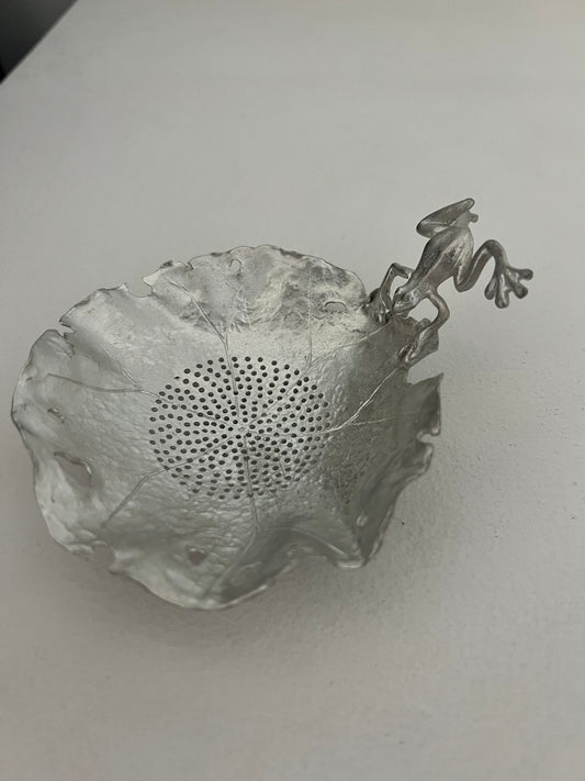 Tin sieve