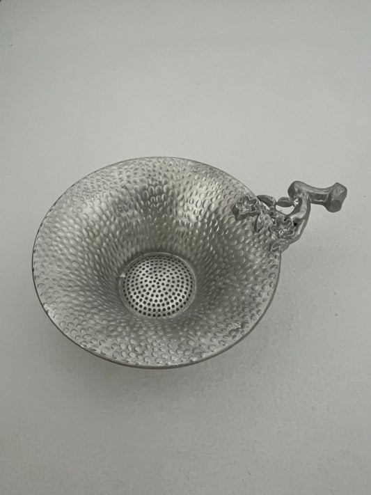 Tin sieve