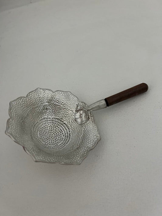 Tin sieve